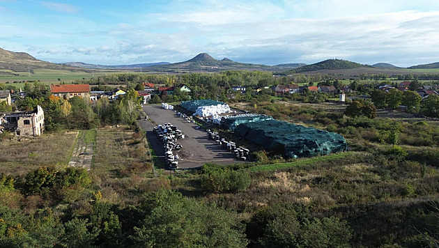 Plasty mla firma z Leneic odvézt nejpozdji do záí, to se vak nestalo. Na...