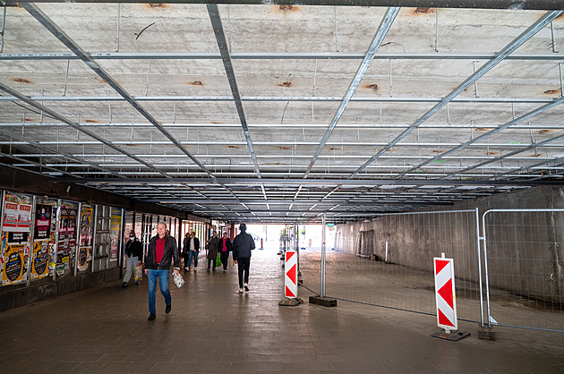 Podchod na nám�stí Práce ve Zlín� prochází rekonstrukcí. (13. �íjen 2025)