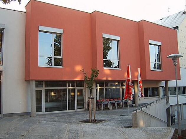 Msto pronajímá 384 metr tvereních  restauraci s barem, kuchyni se zázemím...