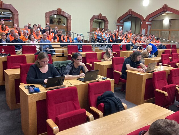 Na dnení jednání zastupitel hlavního msta pili i pracovníci Praských...