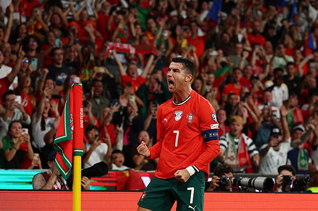 Portugalsk tonk Cristiano Ronaldo slav gl do st Maarska.
