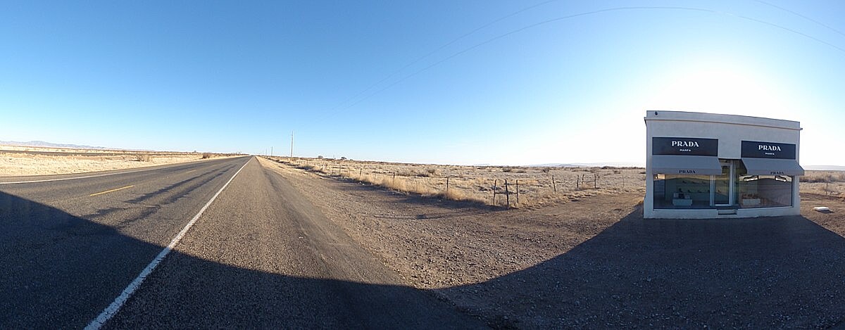 Prada Marfa: Kontroverzn� a z�rove� ikonick� um�leck� d�lo, kter� se ty�� v...