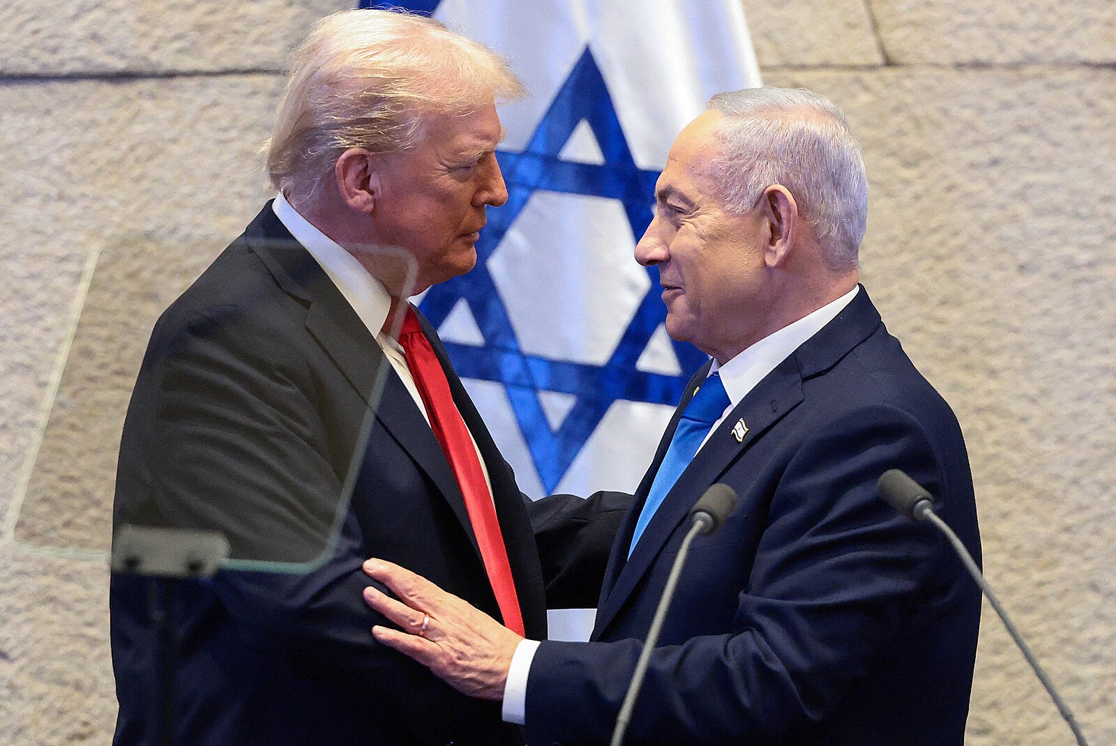 Do mariáše jsou potřeba tři. A to i v Íránu. Stabilní mír je bez Izraele nedosažitelný