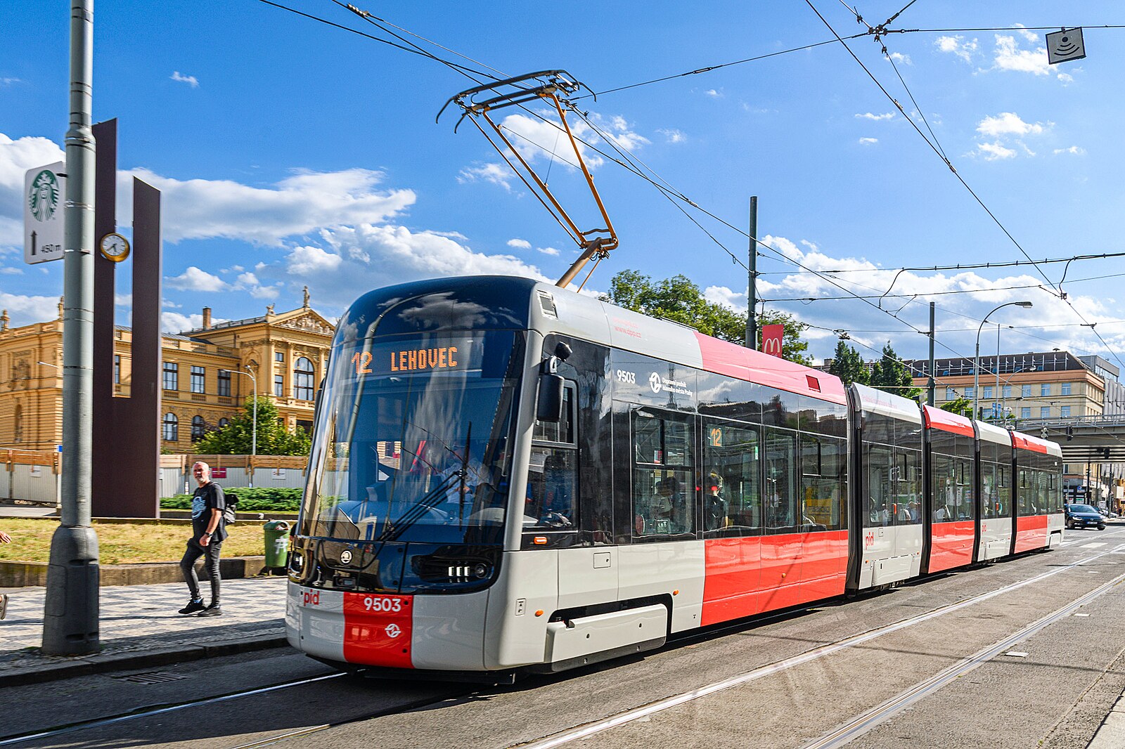 Vedro v MHD a jak mu čelit: Najděte si klimatizovaný spoj, poradíme jak