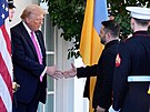 Americký prezident Donald Trump vítá v Bílém dom� ukrajinského lídra Volodymyra...