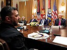 Americká a ukrajinská delegace b�hem jednání v Bílém dom� (17. �íjna 2025)
