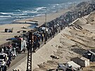 Po páte�ním uzav�ení p�ím��í se z jihu Gazy vrací dom� tisíce Palestinc�. (11....