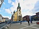 Kostel Nanebevzet Panny Marie v st nad Labem m novou fasdu. (jen 2025)