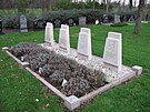 Hroby Bohumila Landy, Huberta Jaro�ka, Karla Klimta a Otto Jirs�ka na h�bitov�...