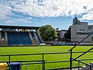 Tribuny na fotbalovm stadionu ve Zln prochz rekonstrukc. (13. jen 2025)