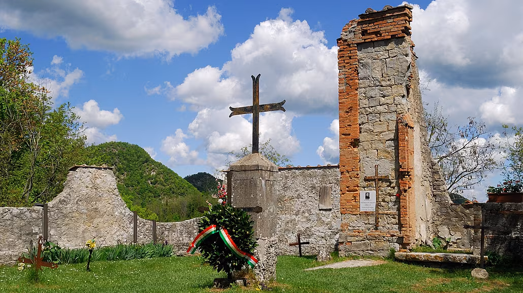 Na ho�e Monte Sole nedaleko Marzabotta v severní Itálii se koná velká oslava...