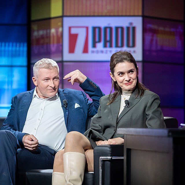 Kn�z Marek V�cha a here�ka Sarah Hav��ov� v po�adu 7 p�d� Honzy D�dka (��jen...