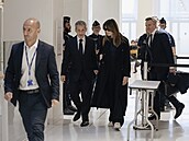 Bude pi nm stát. Carla Bruniová se chystá navtvovat svého manela...