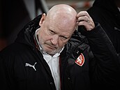Trenér eských fotbalist Ivan Haek bhem zápasu s Chorvatskem.