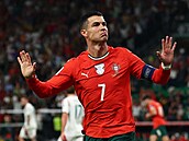 Portugalský útoník Cristiano Ronaldo slaví gól do sít Maarska.
