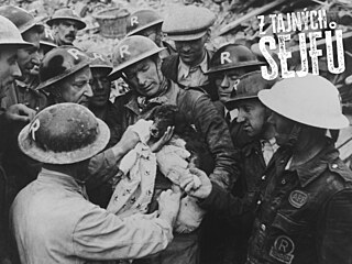 Záchraná�i ARP s malým psem b�hem bleskové války v roce 1940. �Díky n�mu se...