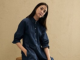 A� u� máte jakýkoli typ postavy, sázkou na jistotu jsou letos denimové �aty....