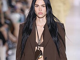 Je�t� jednou jarní kolekce Michael Kors � op�t monochromaticky, tentokrát v...