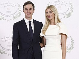 Jared Kushner a Ivanka Trumpová pózují na summitu sv�tových lídr� o ukon�ení...