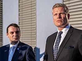 Petr Macinka a Filip Turek dorazili na jednání za Andrejem Babi�em. (13. �íjna...