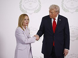 Americký prezident Donald Trump v Egypt� na summitu o ukon�ení války v Gaze s...