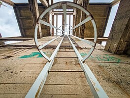 Výhledy od BTS spole�nosti Cetin na opu�t�né budov� betonárny nad �t�chovicemi