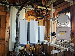 Výhledy od BTS spole�nosti Cetin ve v�i Pr�honického zámku