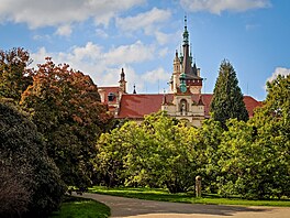 Výhledy od BTS spole�nosti Cetin ve v�i Pr�honického zámku