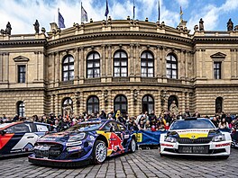 Závodní speciály pi spanilé jízd Prahou ped Stedoevropskou rallye