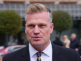 estný prezident strany Motoristé sob Filip Turek  slaví tyicátiny. (18....