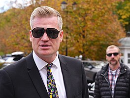 �estný prezident strany Motoristé sob� Filip Turek  slaví �ty�icátiny. (18....