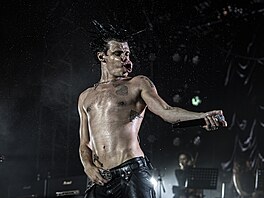 Britský zpvák Yungblud dorazil do Prahy. (17. íjna 2025)