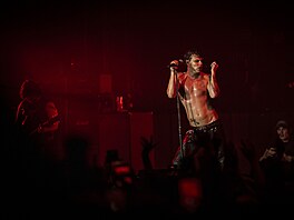 Britský zpvák Yungblud dorazil do Prahy. (17. íjna 2025)