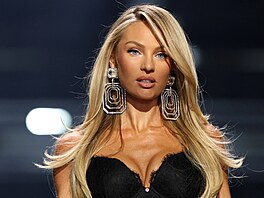 Candice Swanepoelová na pehlídce Victorias Secret v New Yorku (15. íjna 2025)