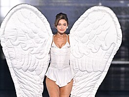 Gigi Hadidová na pehlídce Victorias Secret v New Yorku (15. íjna 2025)