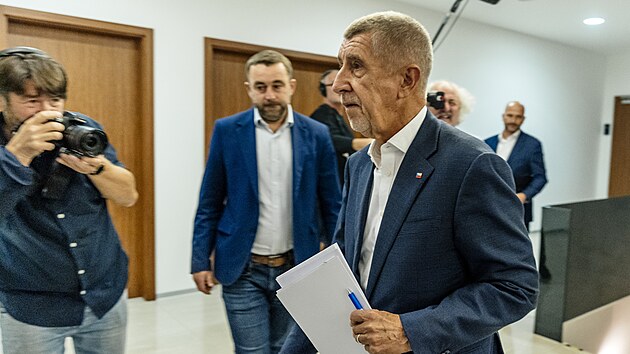 Tiskov konference hnut ANO primrn k Evropsk rad. Andrej Babi, Alena Schillerov a Karel Havlek odpovdali i k nvrhu rozpotu i k pedchoz schzce s ekology. (17. jna 2025)