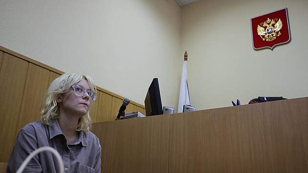 Osmnctilet hudebnice Diana Loginovov bhem soudnho jednn v ruskm Petrohradu. (16. jna 2025)