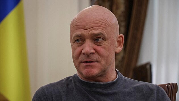 Starosta Odsy Hennadij Truchanov pi rozhovoru s mdii ve sv kanceli v Odse. (28. ervna 2024)