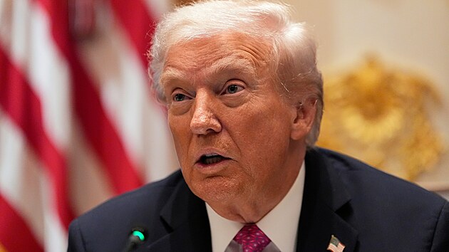 Americk� prezident Donald Trump se setk�v� s ukrajinsk�m prezidentem Volodymyrem Zelensk�m p�i ob�d� v B�l�m dom�. (17. ��jna 2025)