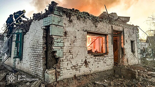 Rusk� leteck� �der na m�sto Lozova zranil p�t lid�. (19. ��jna 2025)