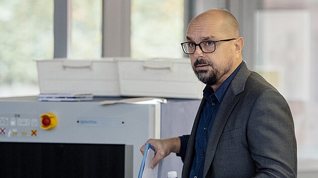 K soudu v kauze Dozimetr dorazil i podnikatel Pavel Dovhomilja. (13. jna 2025)