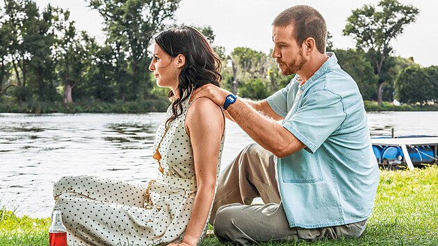 V nov� �esk� romantice re�is�ra Ji��ho Matou�ka Dokonal� den, kter� bude m�t premi�ru p��t� rok, se Vladim�r Pol�vka
potkal s Kate�inou Mari� Fialovou.