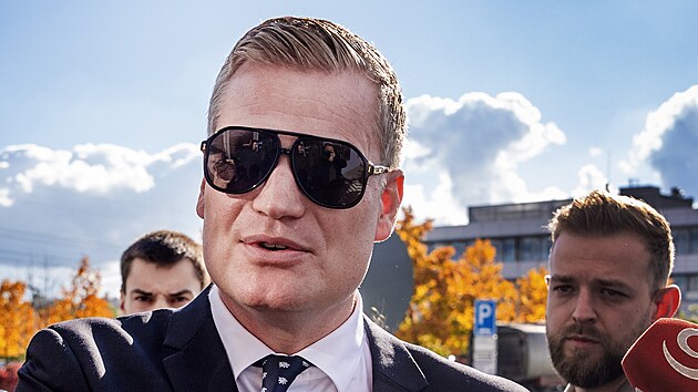 Petr Macinka a Filip Turek dorazili na jedn�n� za Andrejem Babi�em. (13. ��jna 2025)