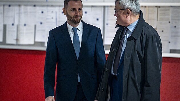 Soud v kauze Dozimetr pokrauje. Na snmku vlevo Zakara Nemrah. (17. jna 2025)