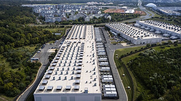 Datové centrum spole�nosti Amazon Web Services (AWS) v Manassasu ve stát�...