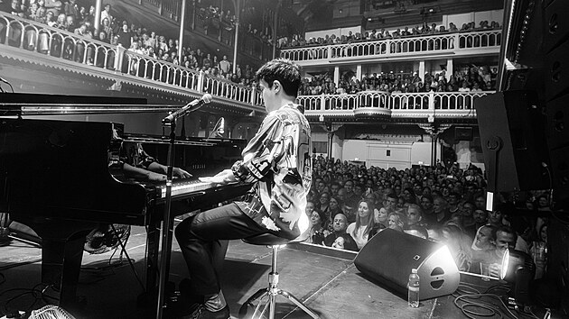 Jamie Cullum je znm uniktnm spojovnm jazzu, popu a rocku.