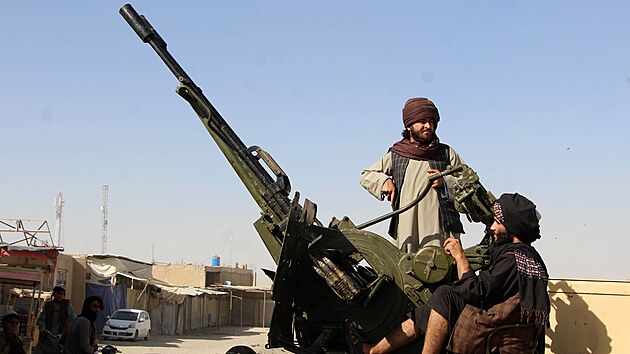 Ozbrojenci hnut� T�lib�n st�e�� afgh�nsko-p�kist�nskou hranici. (15. ��jna 2025)