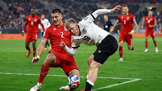 Seid Korac z Lucemburska (vlevo) a Jonathan Burkardt z Nmecka bhem kvalifikace na mistrovstv svta