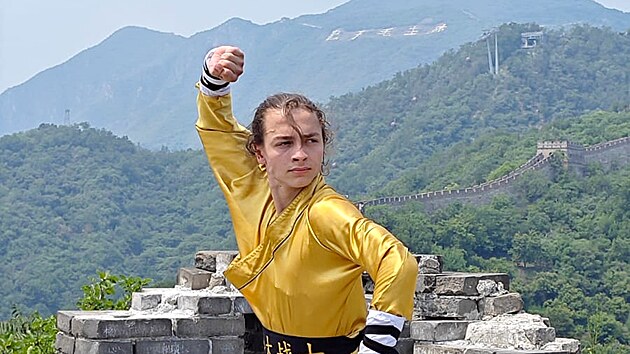 Karel Korenc, bojovn�k kung-fu, na Velk� ��nsk� zdi.
