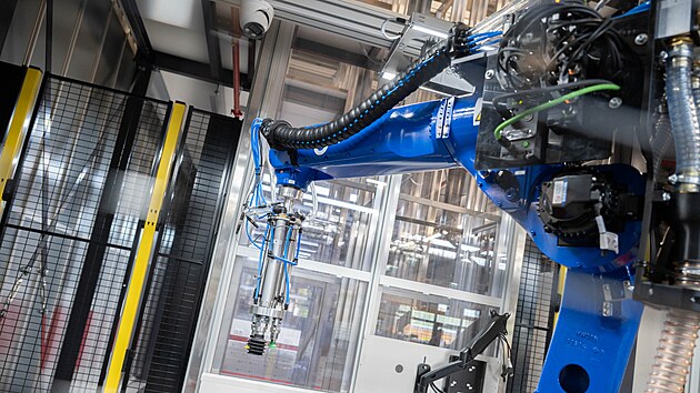 Robotick rameno ve skladu ve Vdni.